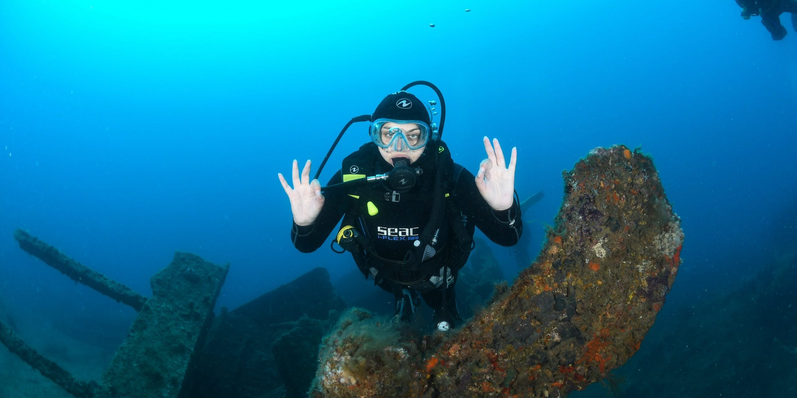 Faites un saut à Port-Cros et vivez l’expérience d’une vie sous l’eau ! Sites de plongée incontournables : Hyères